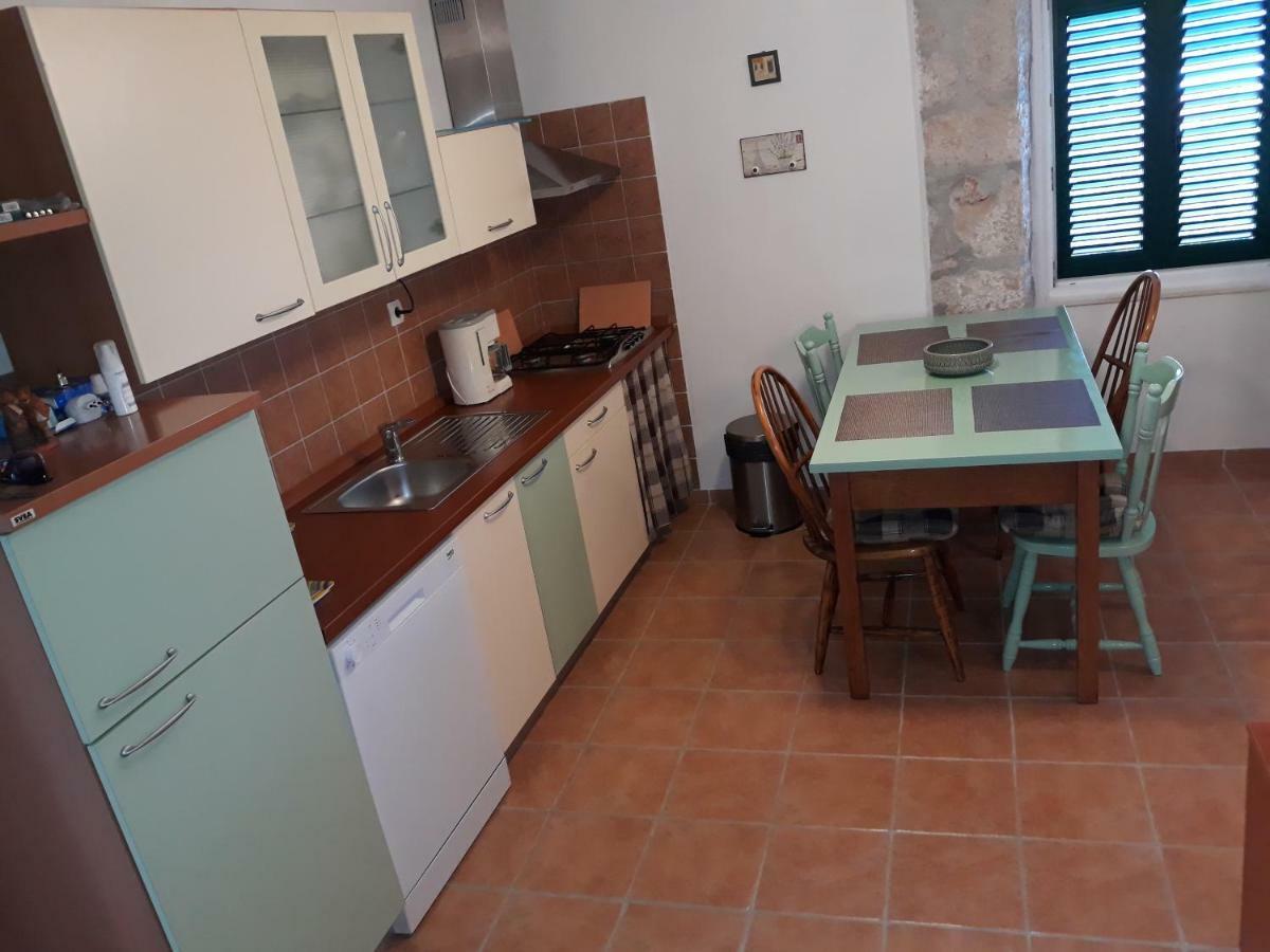 Kaprije Mistral Apartment المظهر الخارجي الصورة