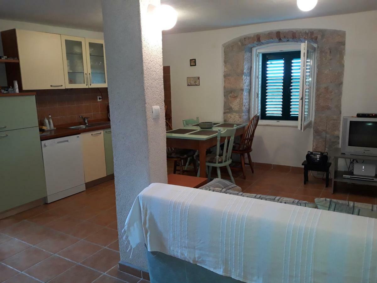 Kaprije Mistral Apartment المظهر الخارجي الصورة