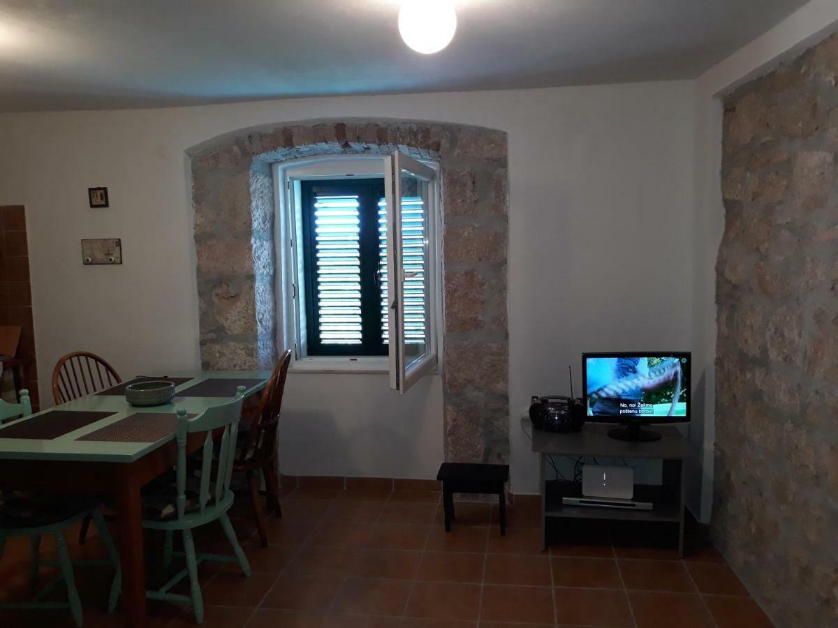 Kaprije Mistral Apartment المظهر الخارجي الصورة